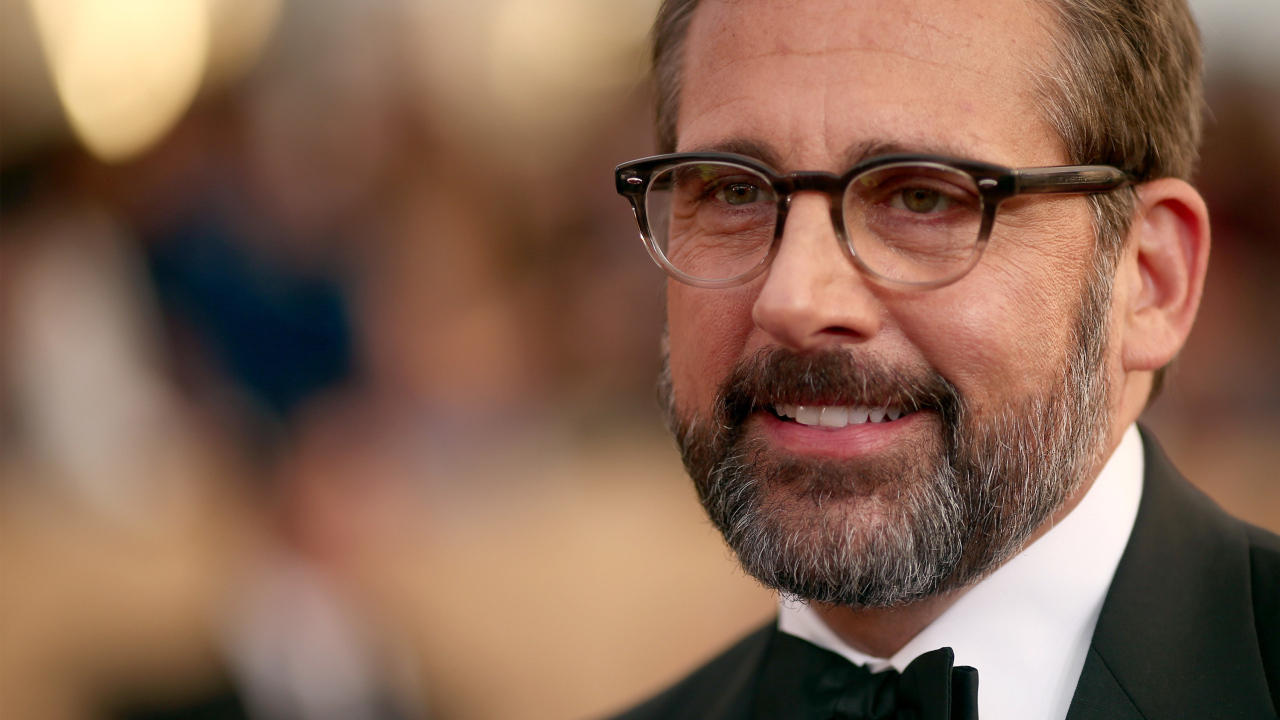 Улыбающийся мужчина актер Стив Карелл