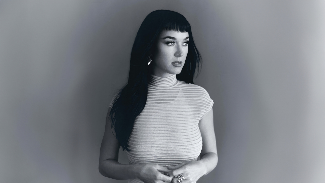 Американская певица Кэти Перри черно-белое фото