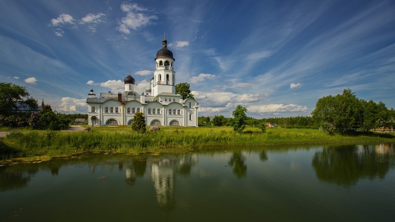 Крыпецкой монастырь у воды, Россия