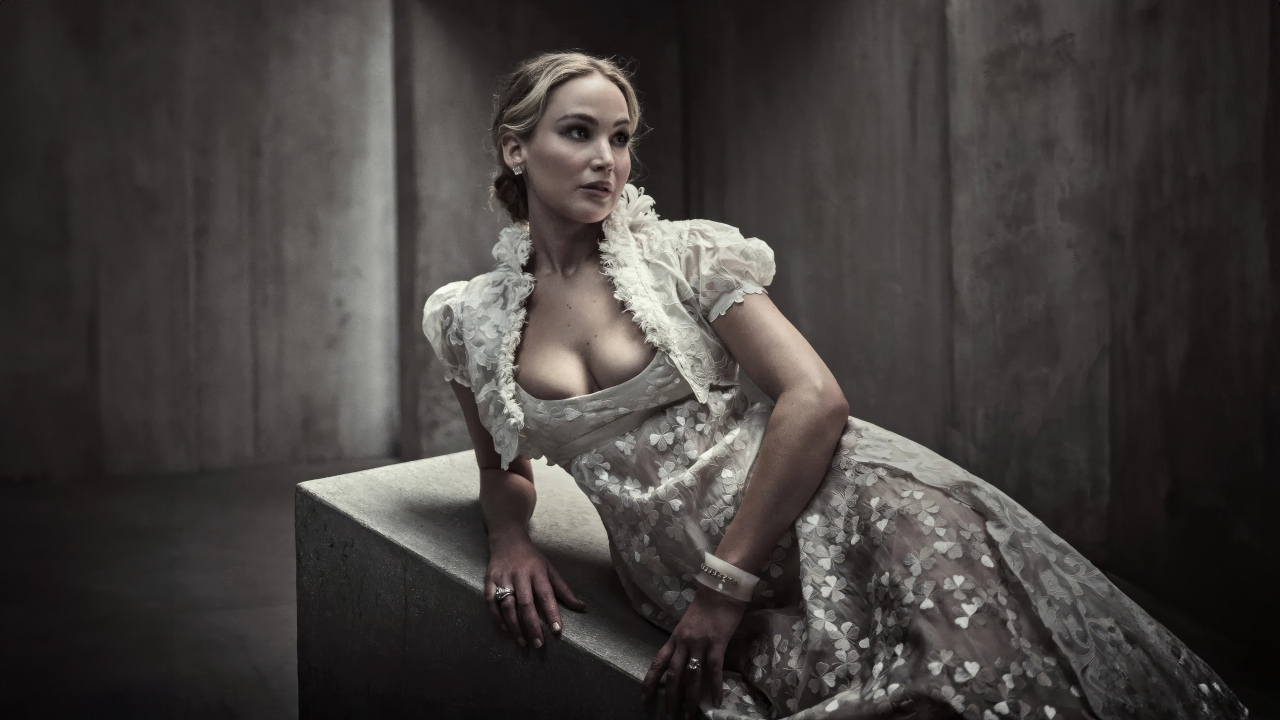 Американская актриса Дженнифер Лоуренс  в красивом платье