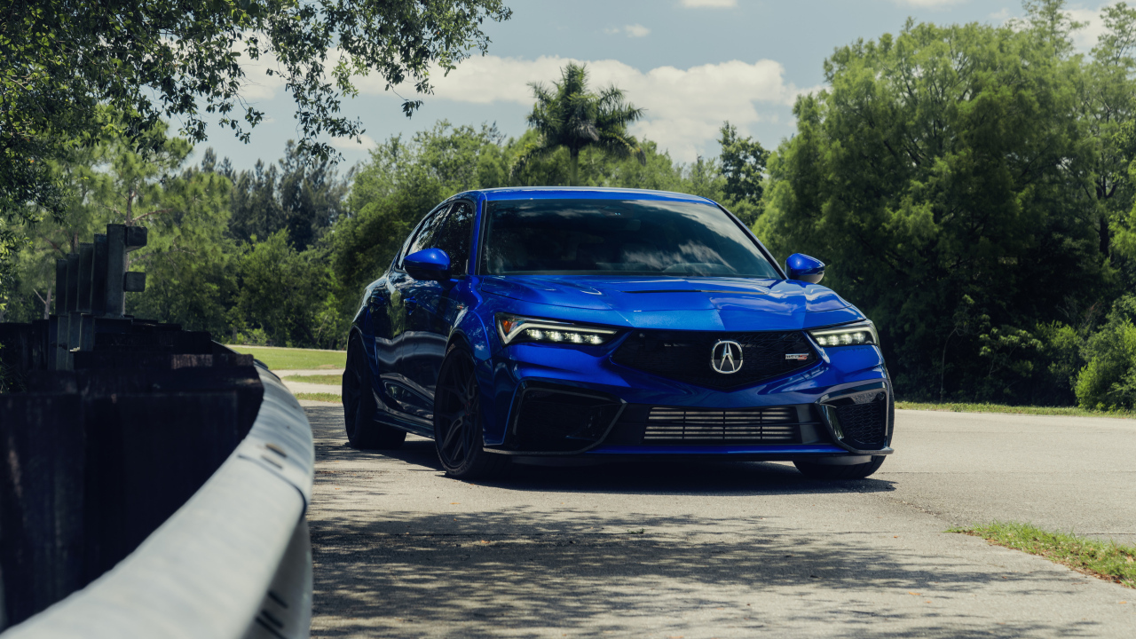 Синий автомобиль Acura Integra Type S