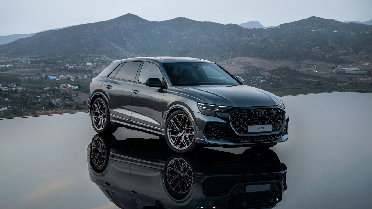 Автомобиль Audi RS Q8 2024 года