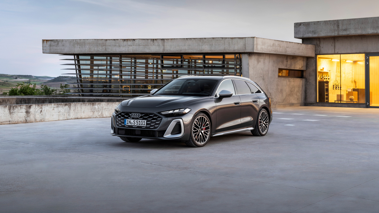 Черный автомобиль Audi S5 Avant TFSI quattro 2024 года