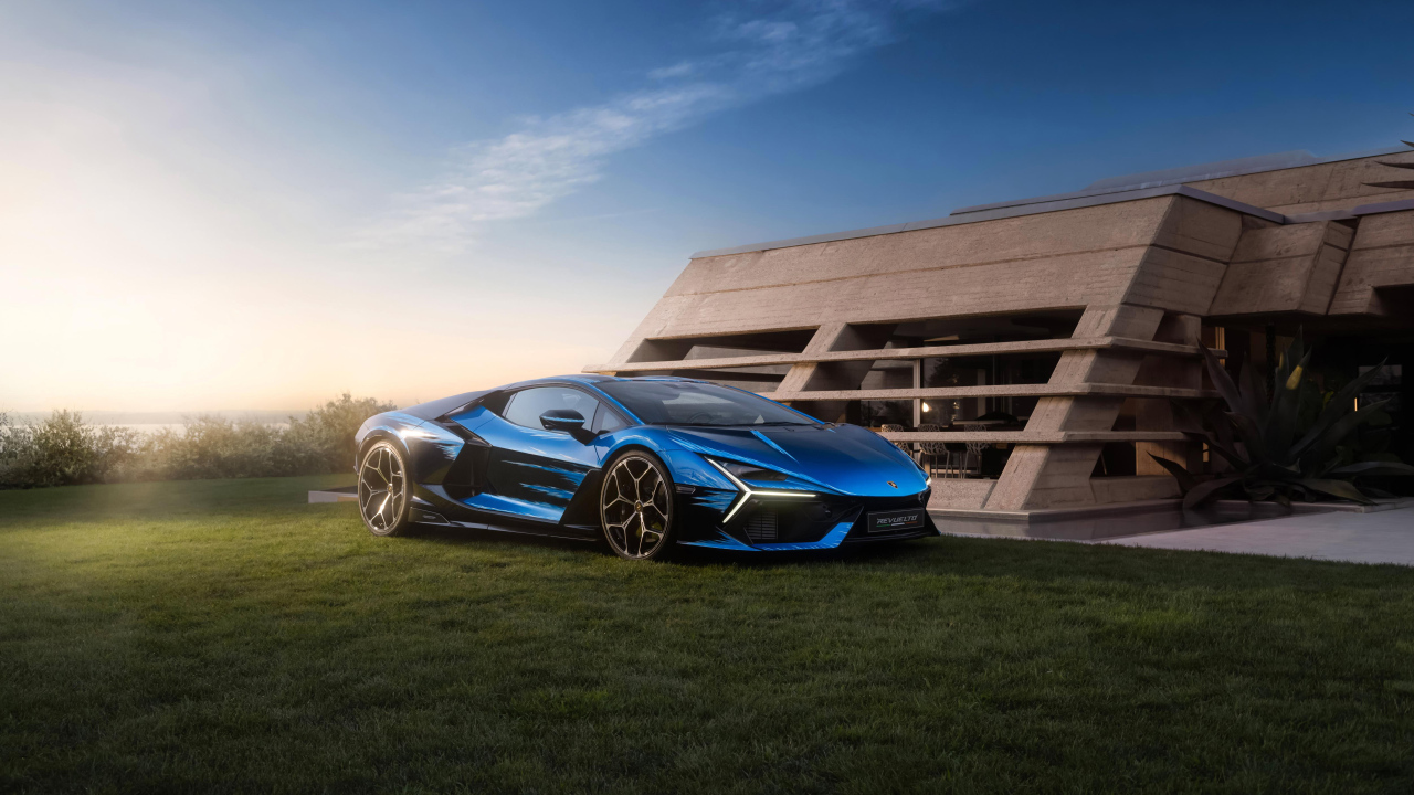 Синий спорткар Lamborghini Revuelto Opera Unica 2024 года