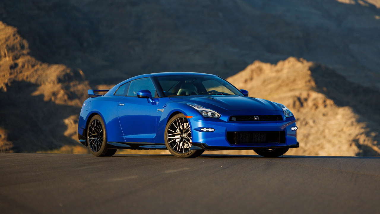 Автомобиль Nissan GT-R Skyline Edition2024 года синего цвета