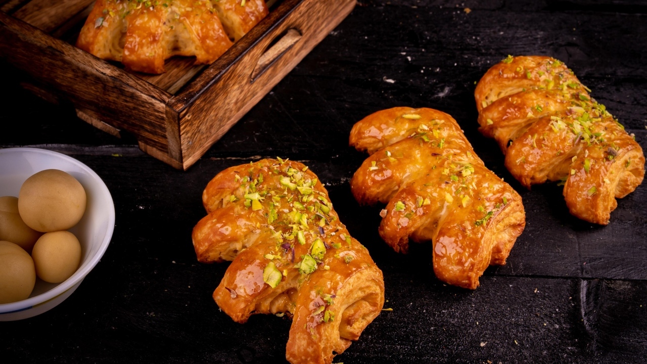 Сладкие ароматные булочки с фисташками