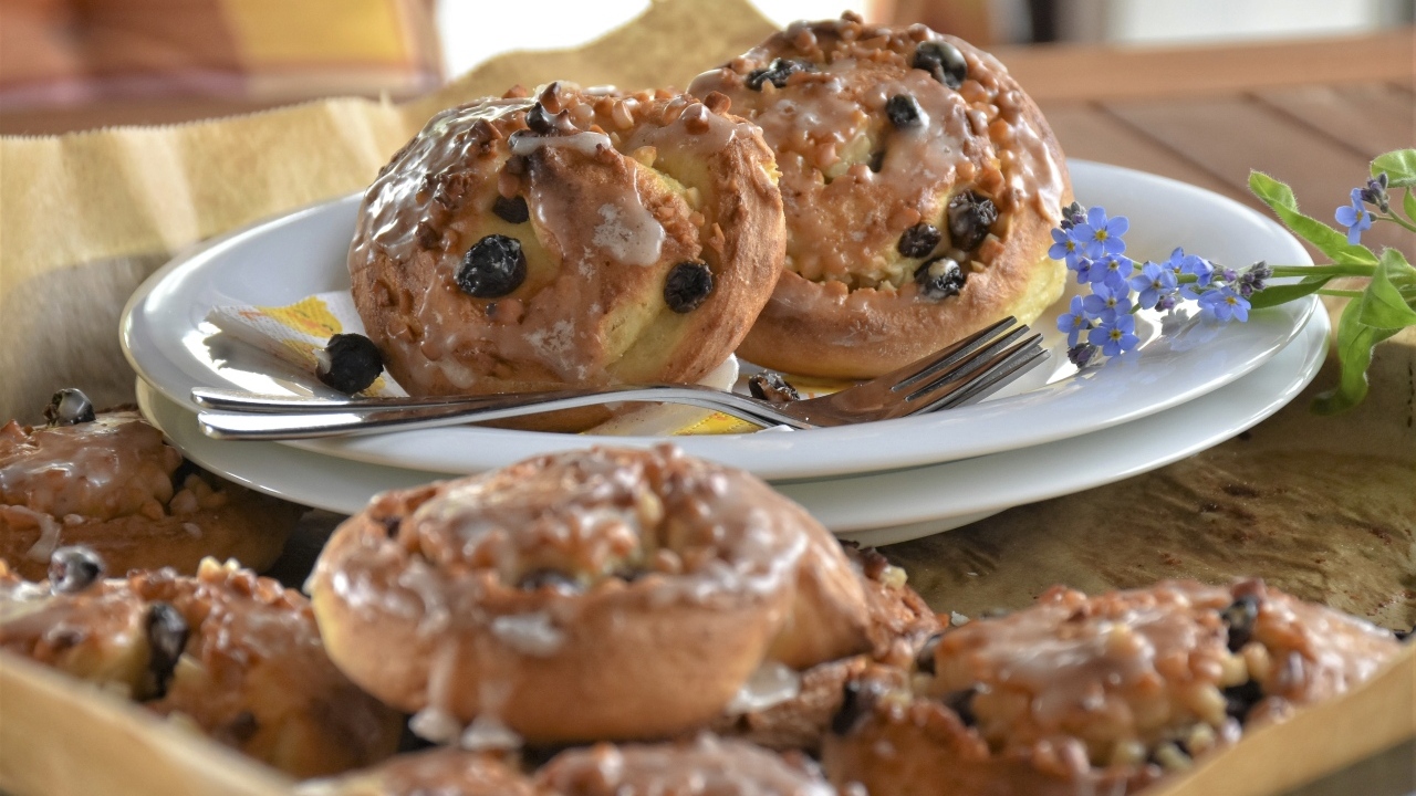 Сладкое домашнее печенье с изюмом в глазури 