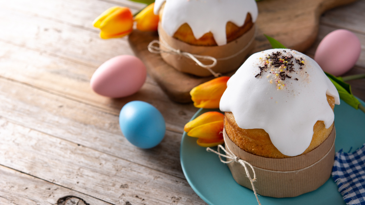 Традиционные пасхальные угощения на столе