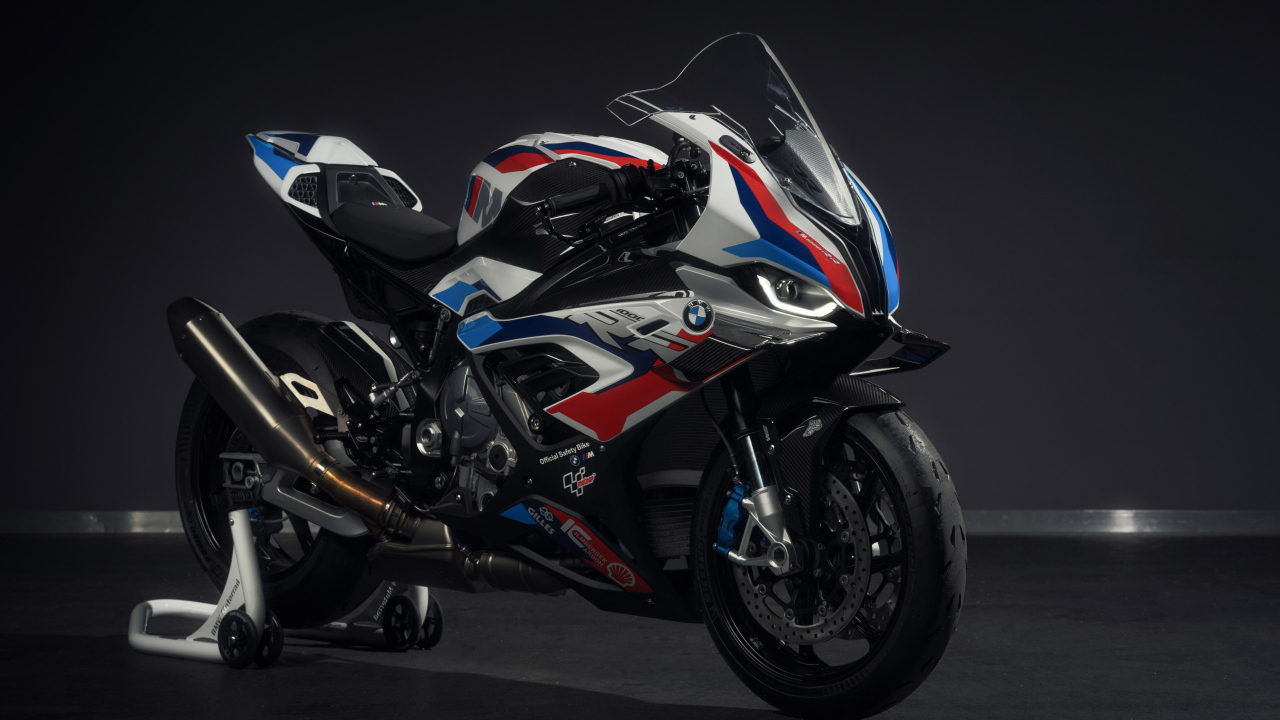 Большой спортивный мотоцикл bmw