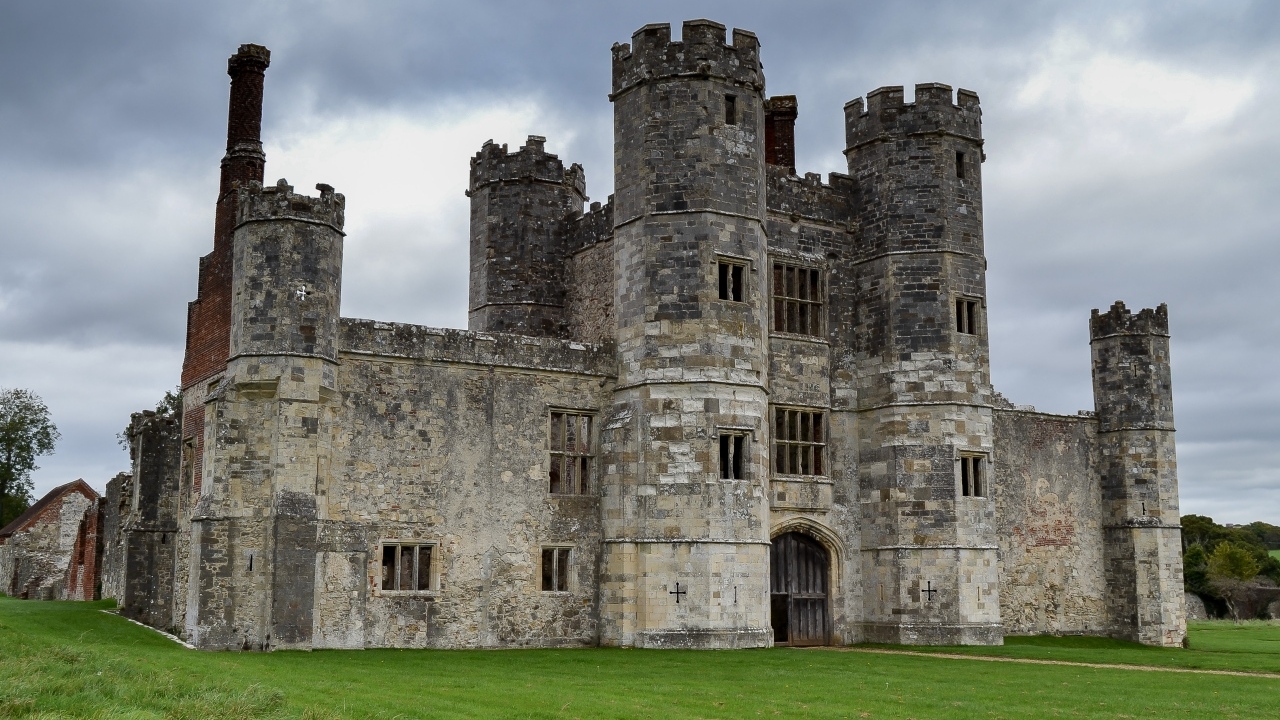 Руины замка в графстве Хэмпшир, Англия