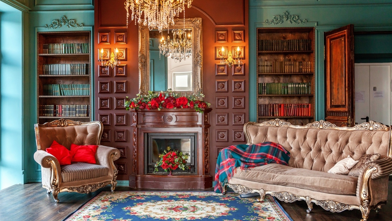 Красивая мебель в комнате с ковром 