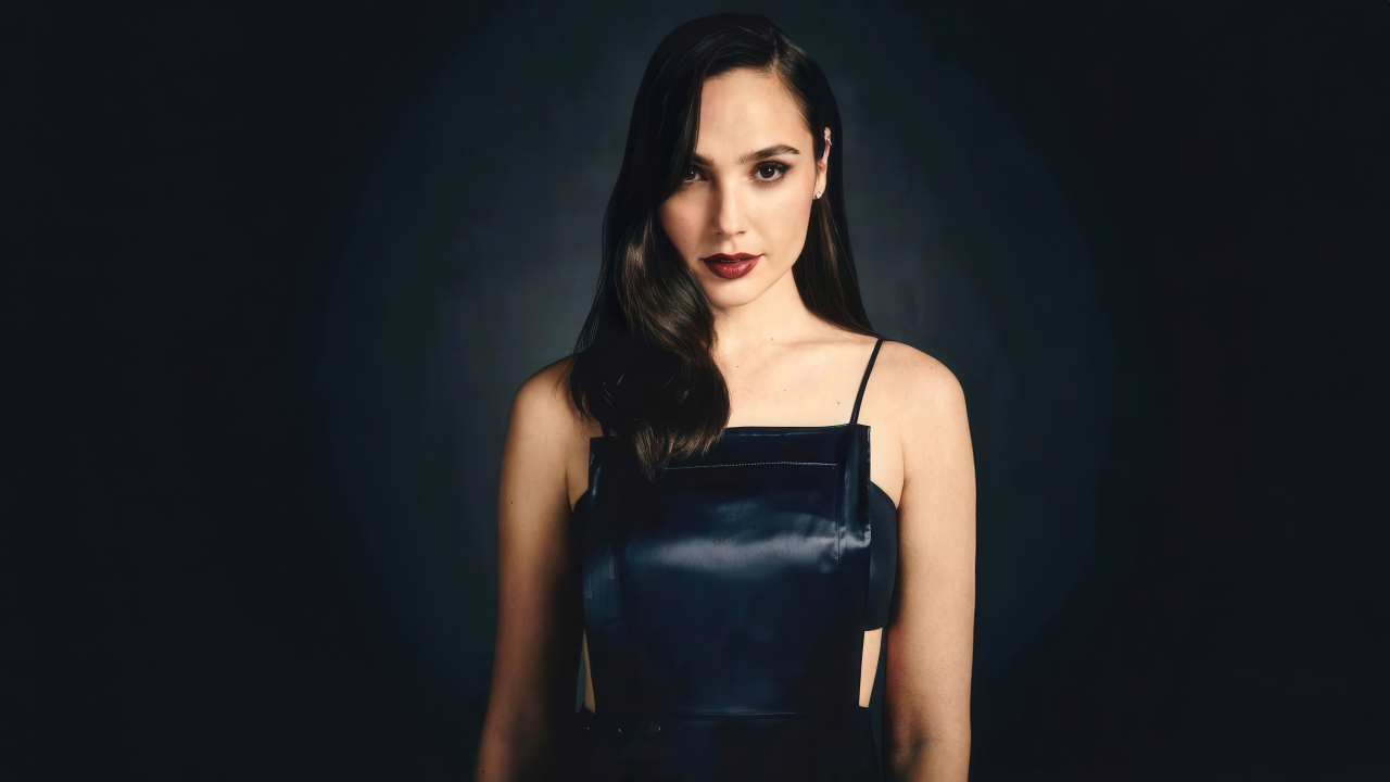 Эффектная брюнетка израильская актриса Галь Гадот