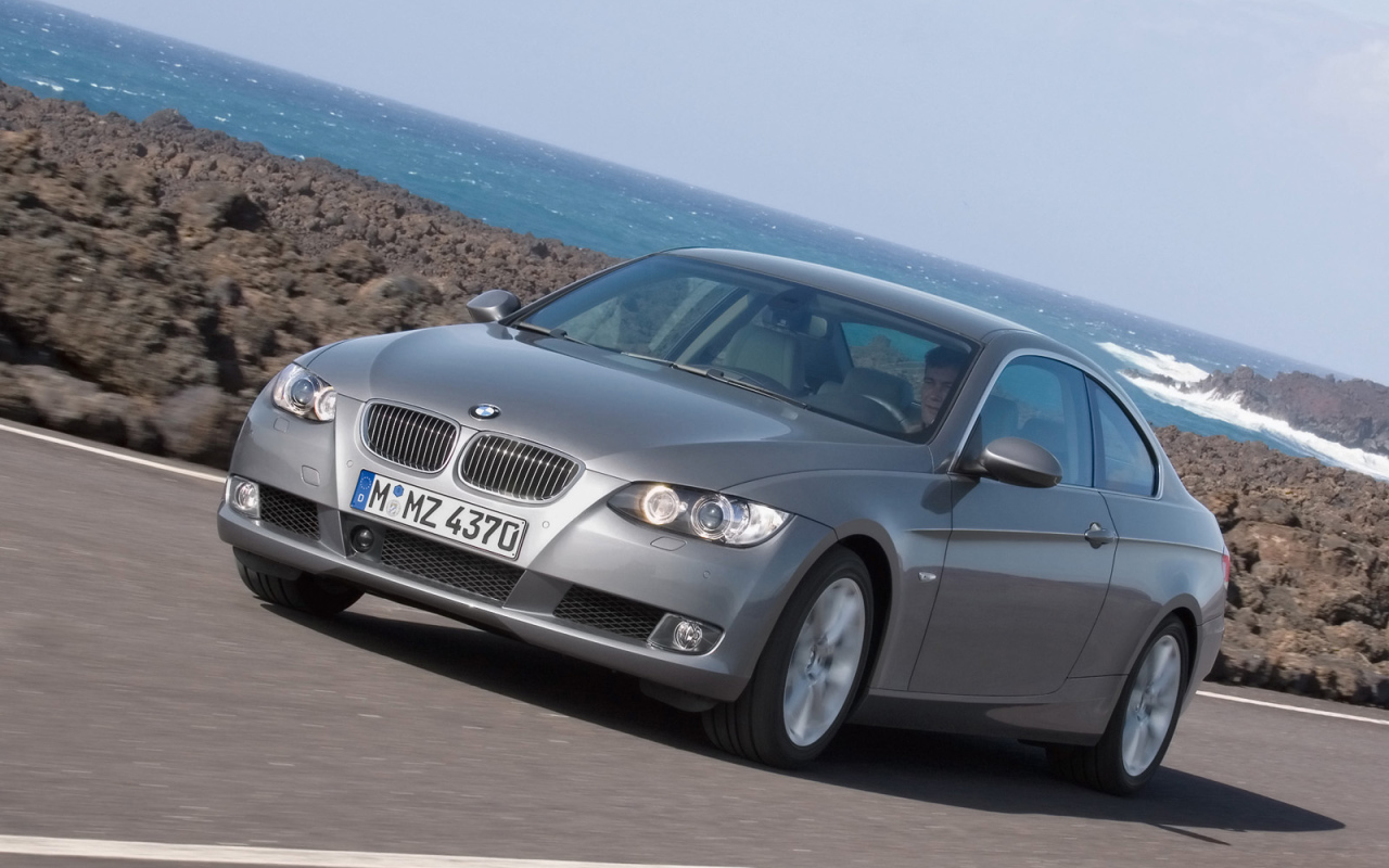 BMW 335i Купе вид спереди