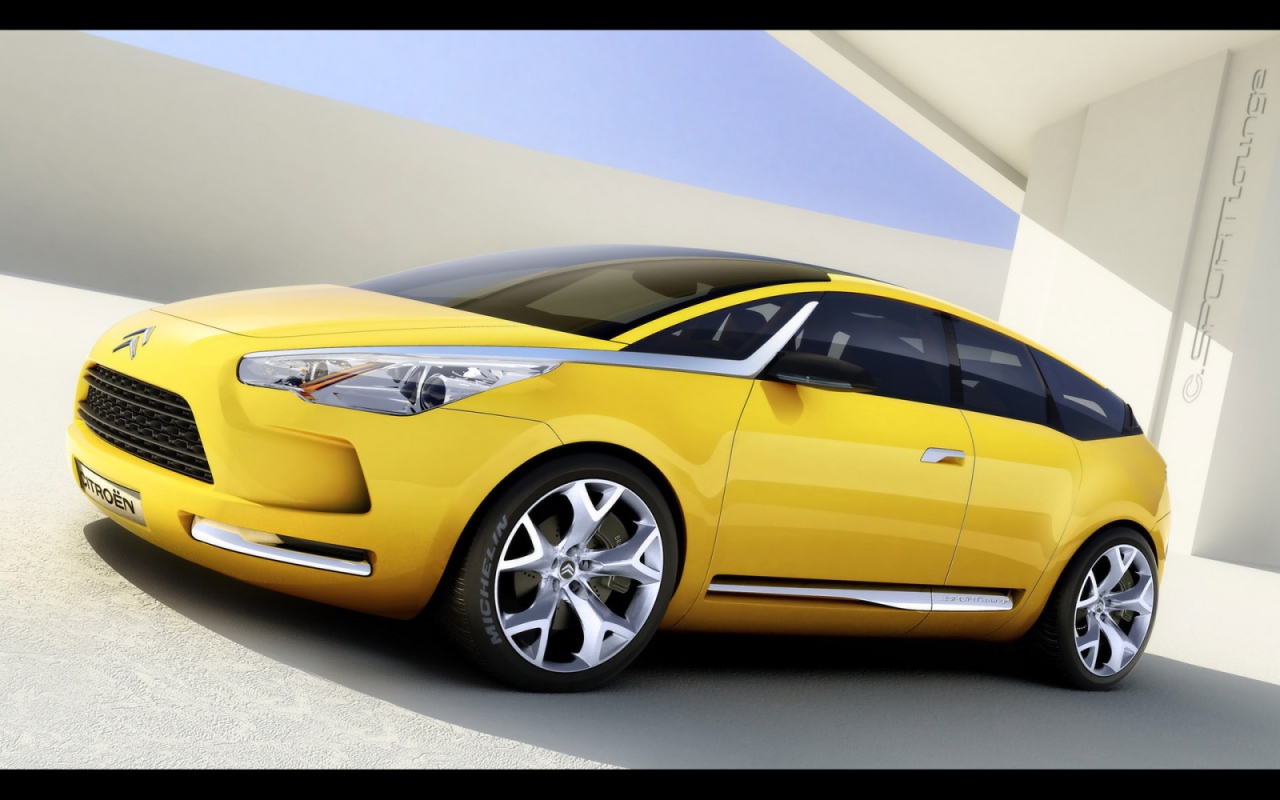 Желтый Citroen 2005