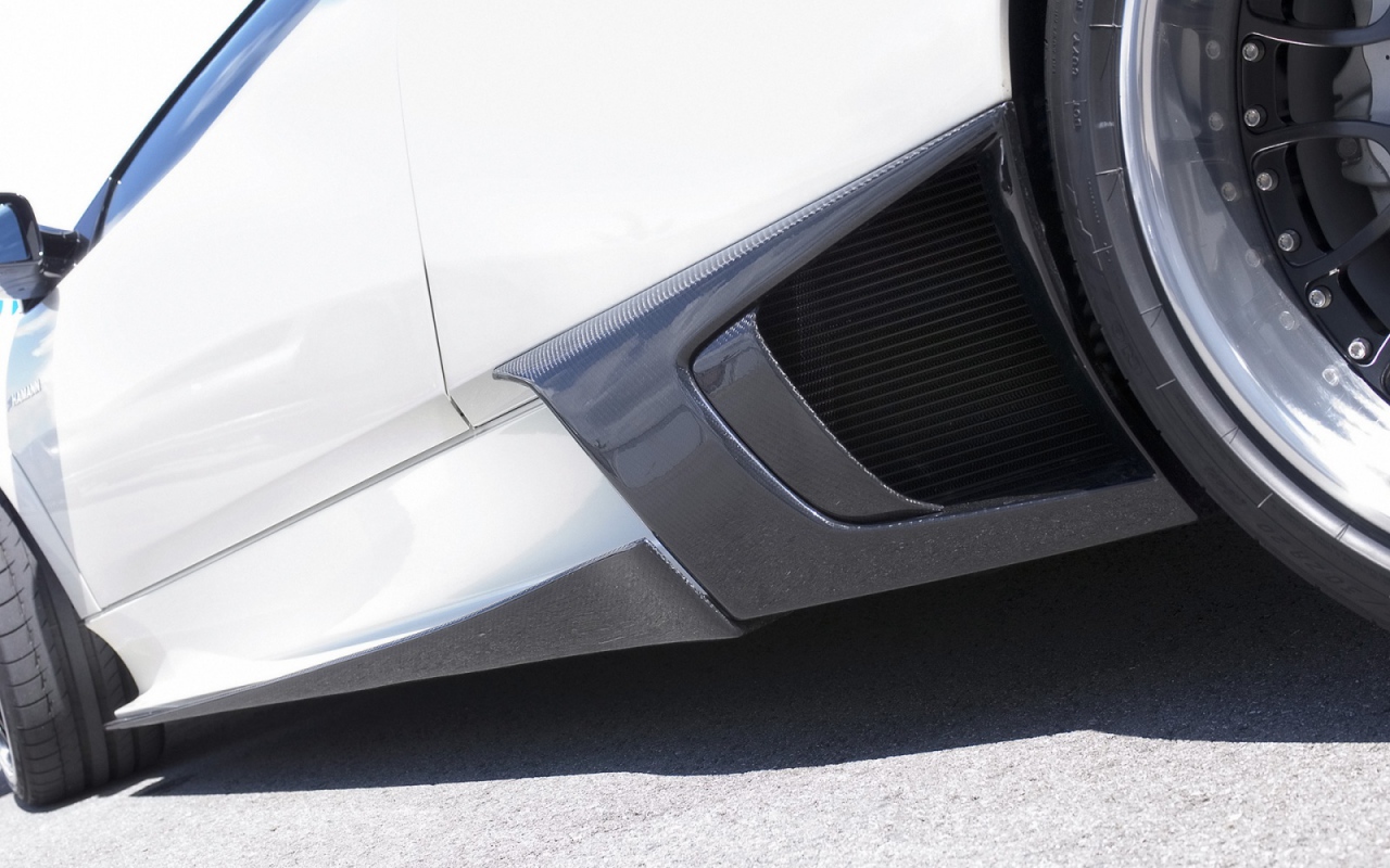 Белый Lamborghini