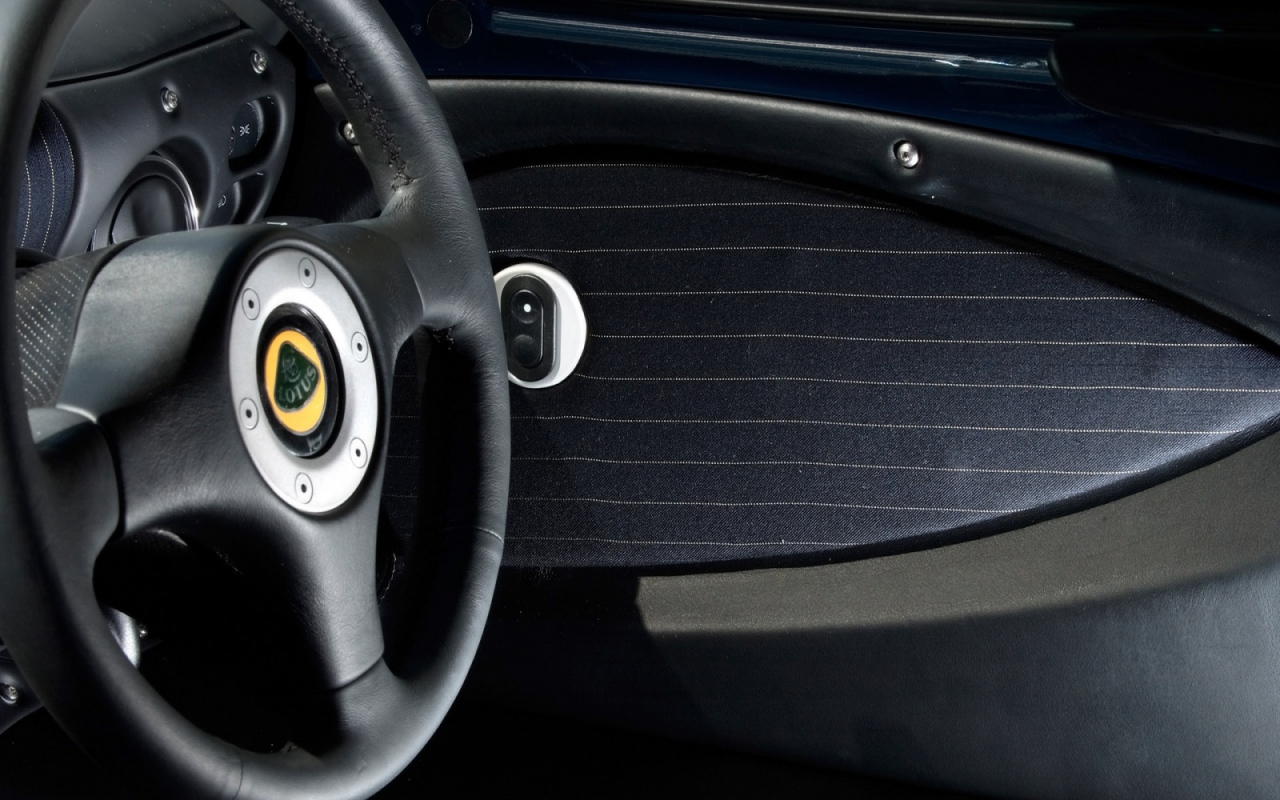 Руль автомобиля Lotus