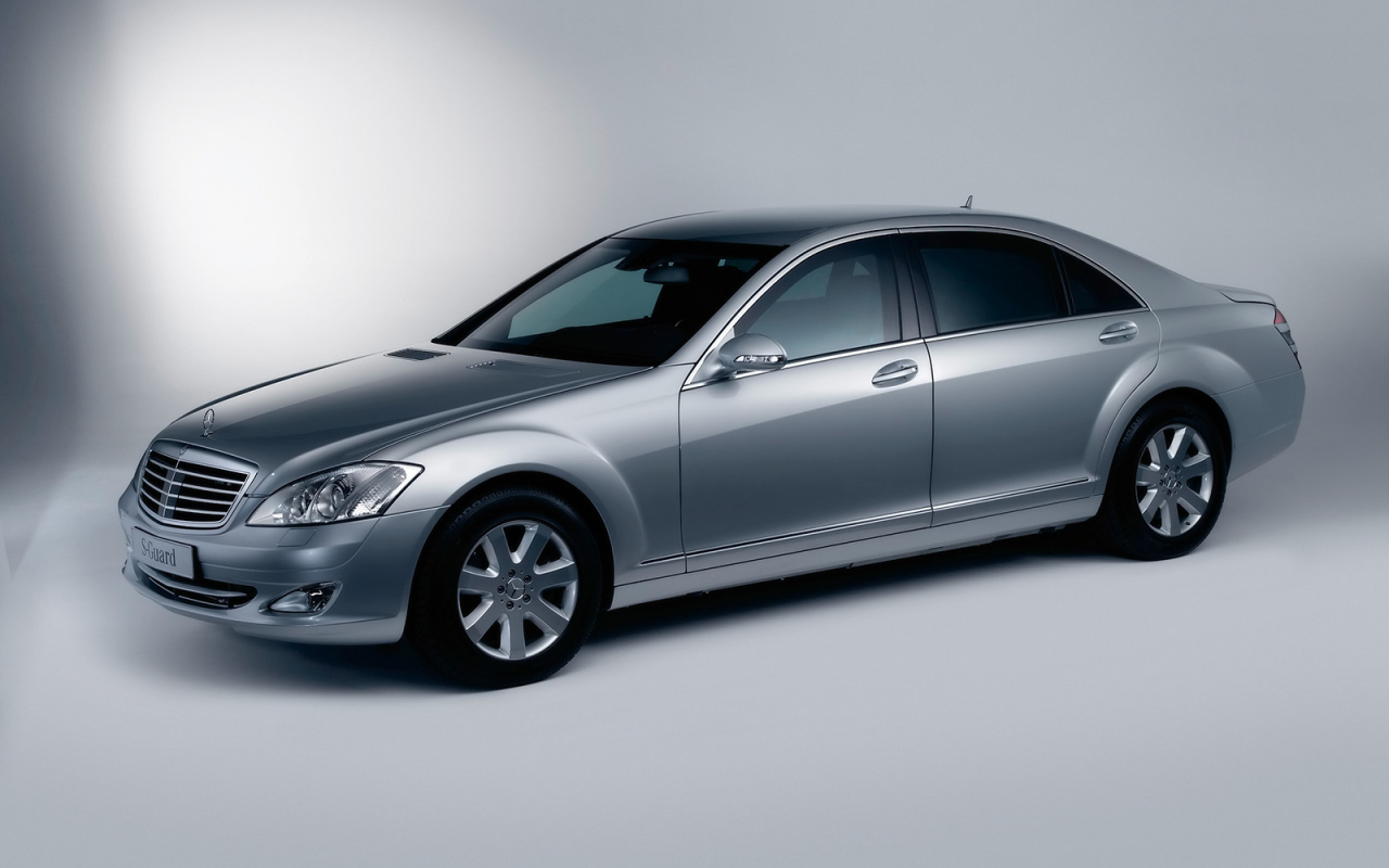 Бронированный Mercedes S600 - пули летят мимо