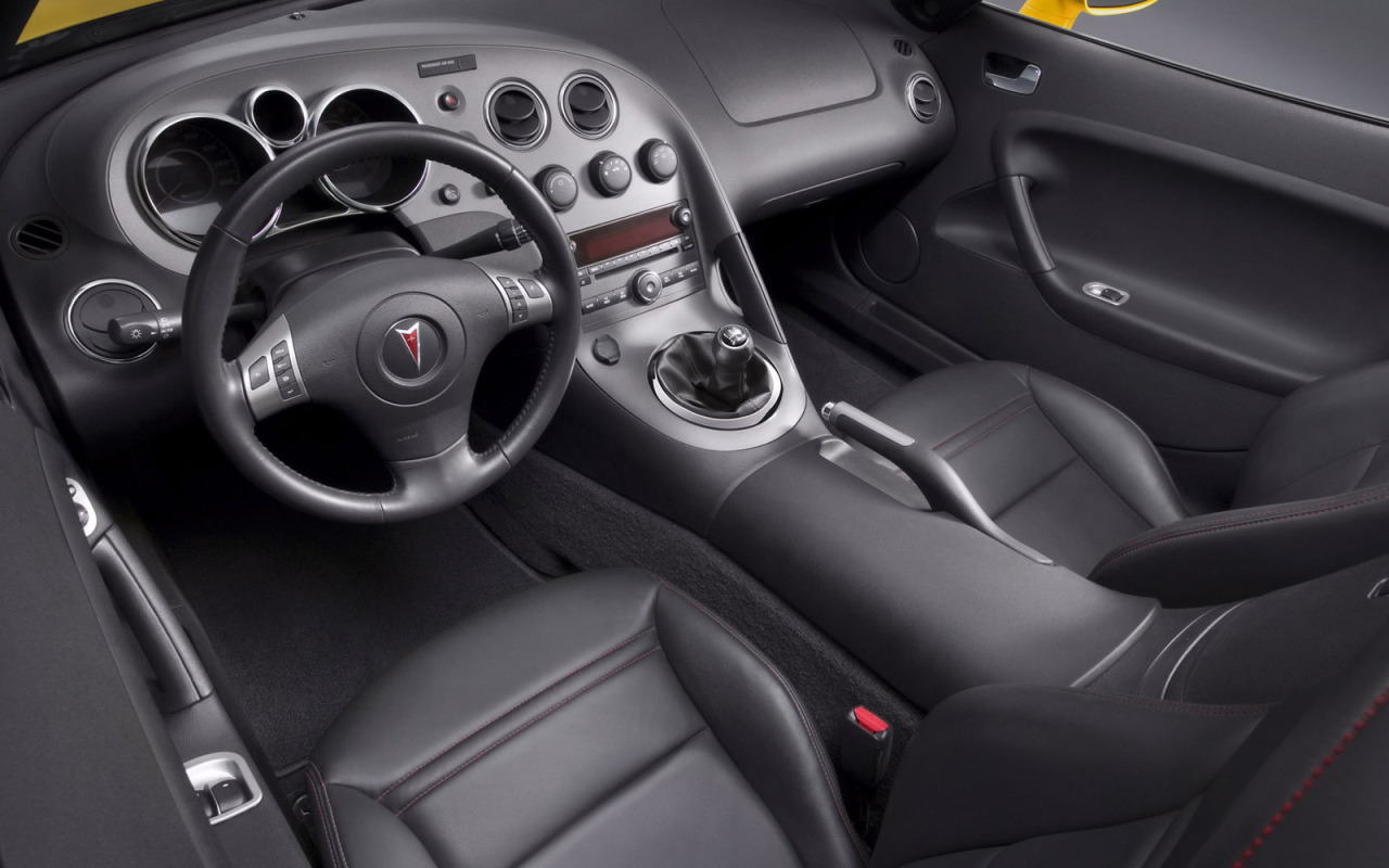 Салон машины Pontiac Solstic