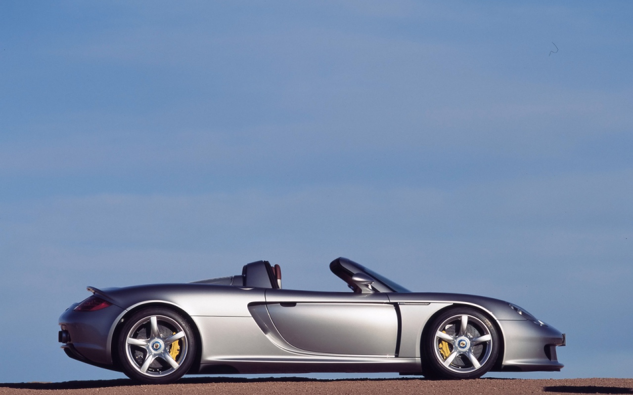 Серебрянный Порш Каррера