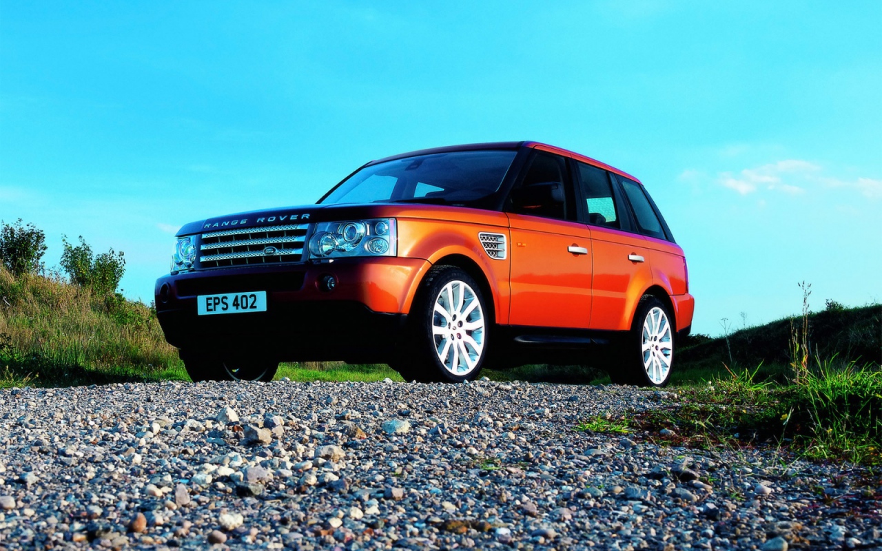 Range Rover на грунтовке