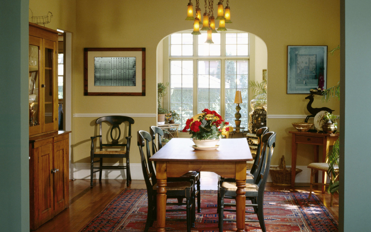 Интерьер небольшой столовой