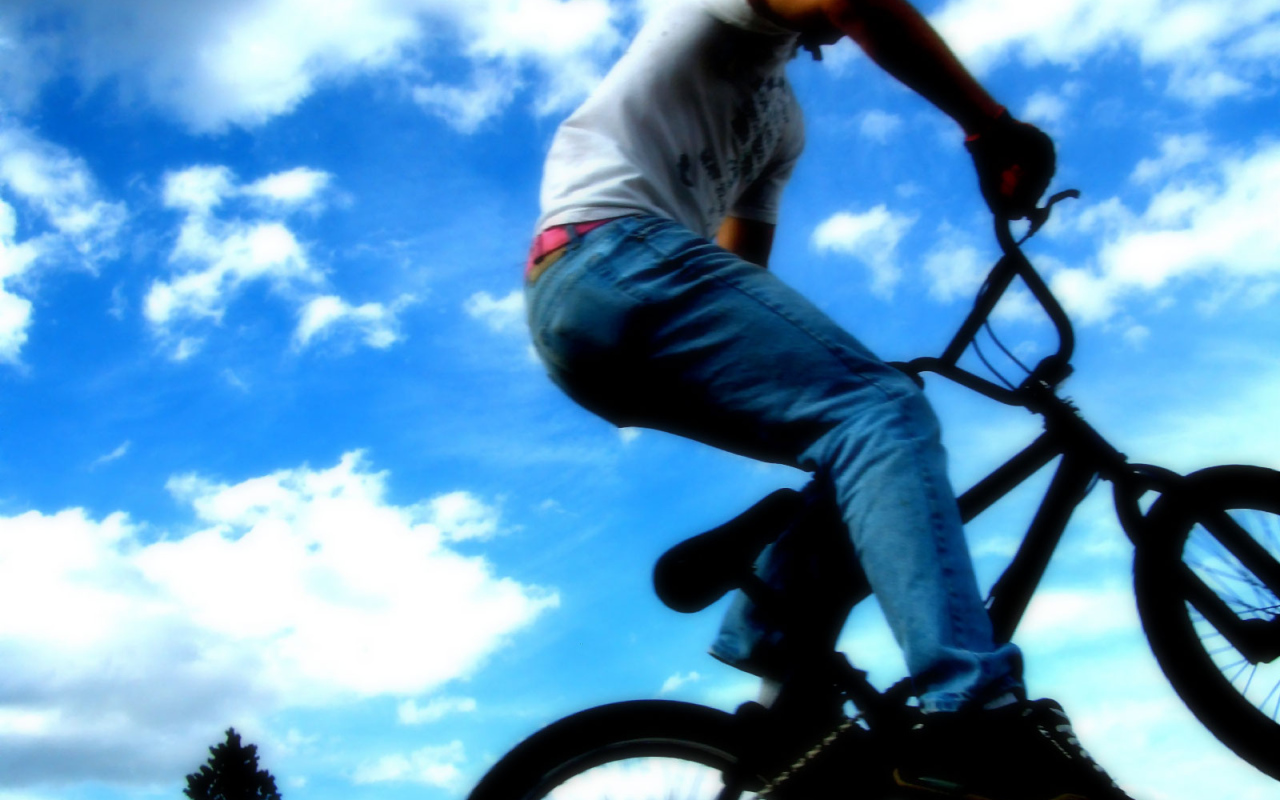 Скачок с велосипедом
