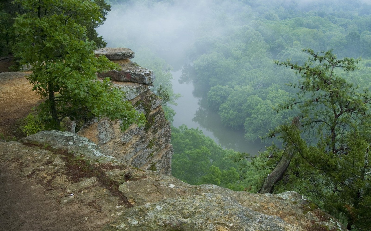 Скалы и река , США