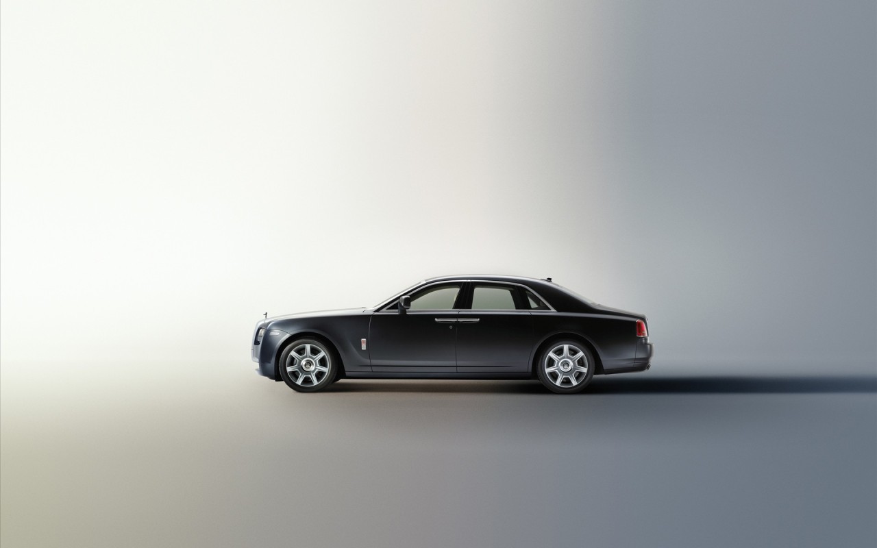 Автомобиль Rolls-Royce