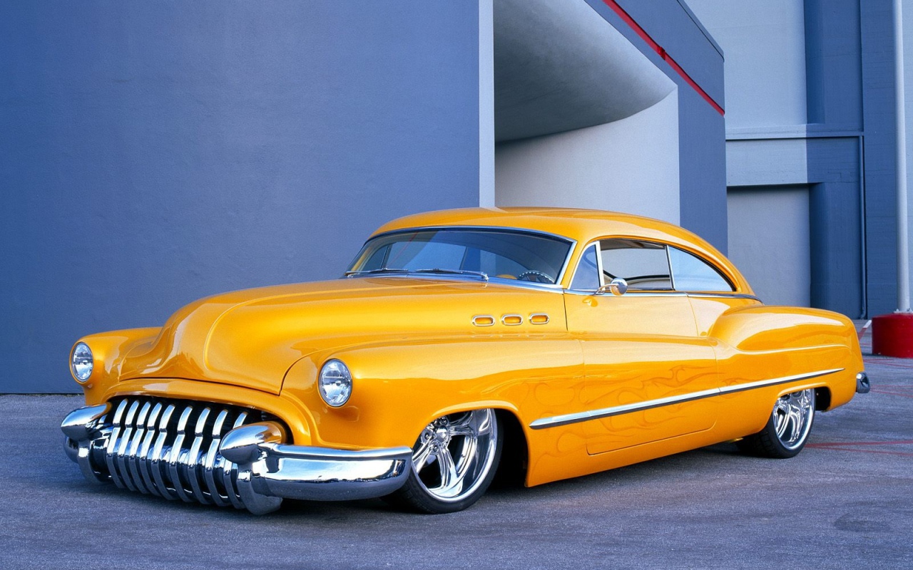 Тюнингованный ретро автомобиль