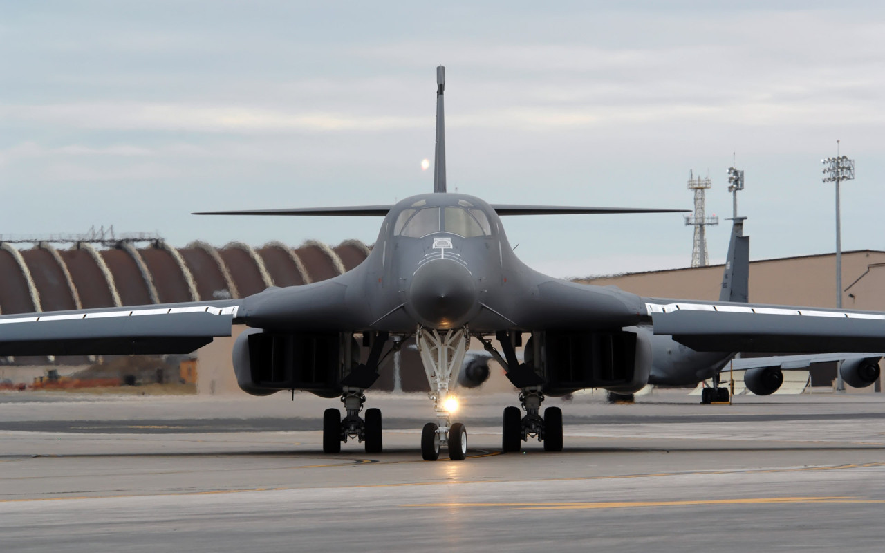 Военная авиация / стратегический бомбардировщик