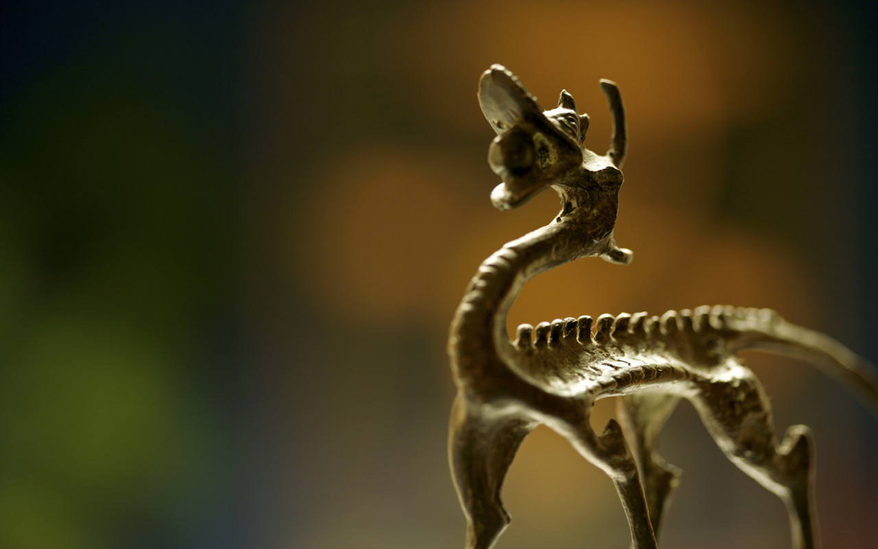 Фигурка дракона