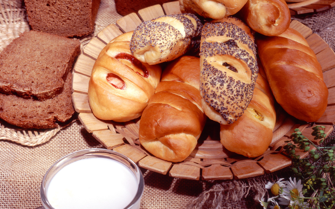 Сладкие булочки с молоком