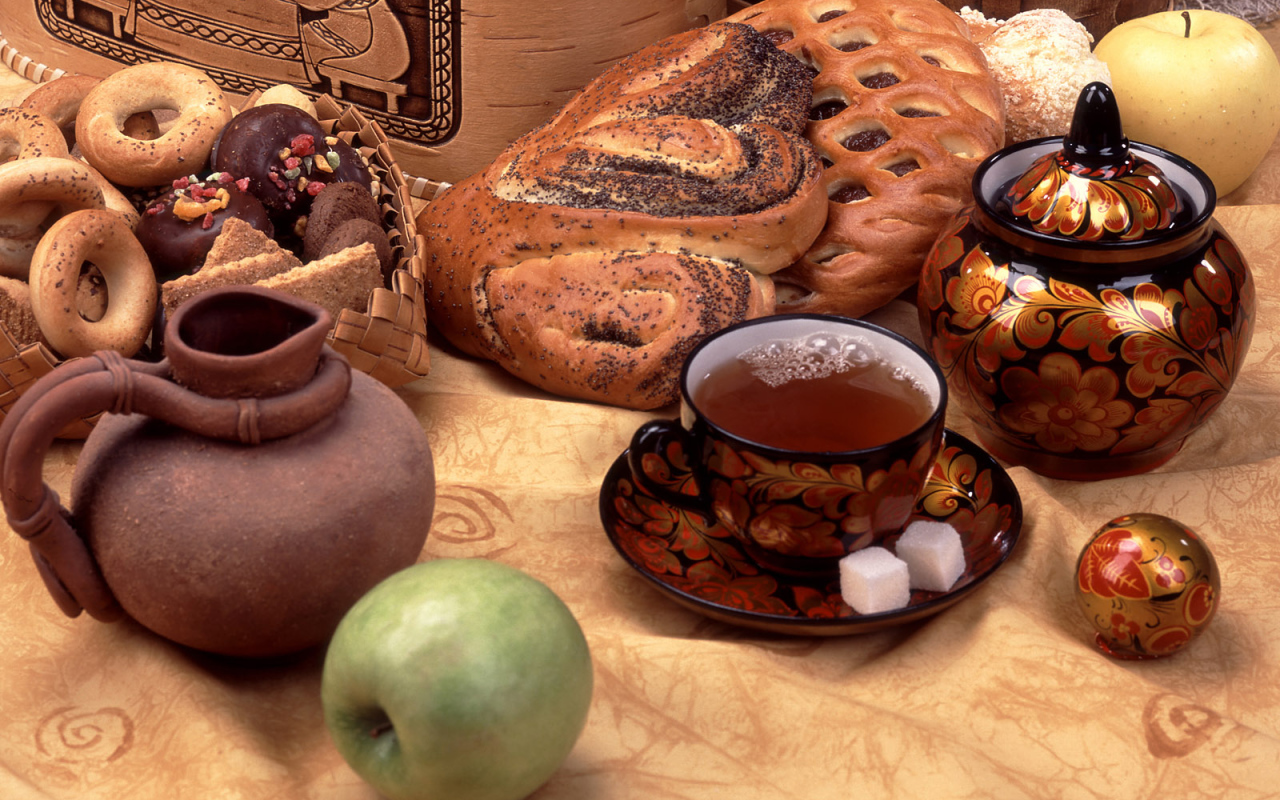 Чай с выпечкой