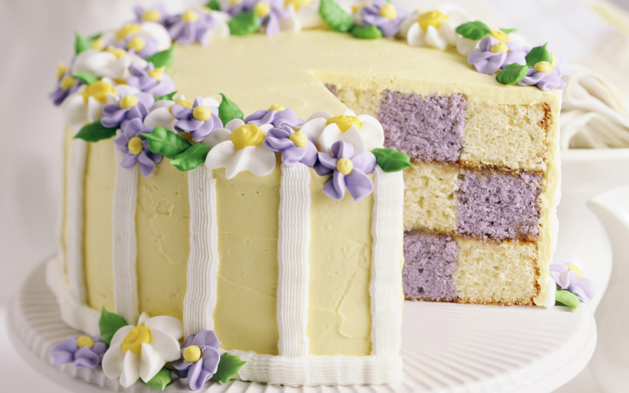 Красивый торт с цветами