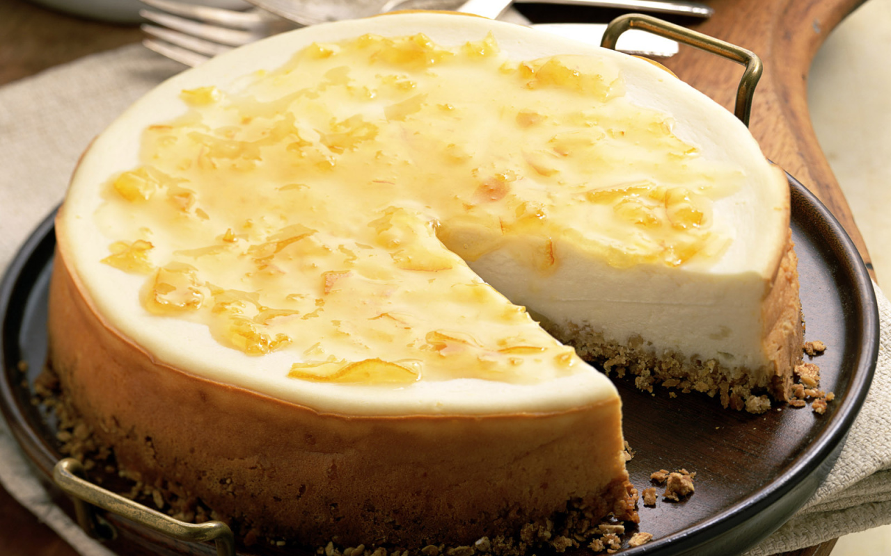 Блюдо с пирогом