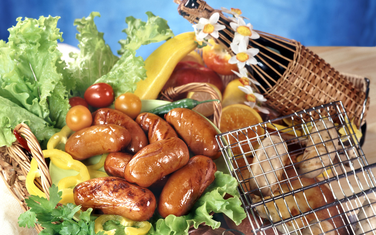 Сосиски и вино