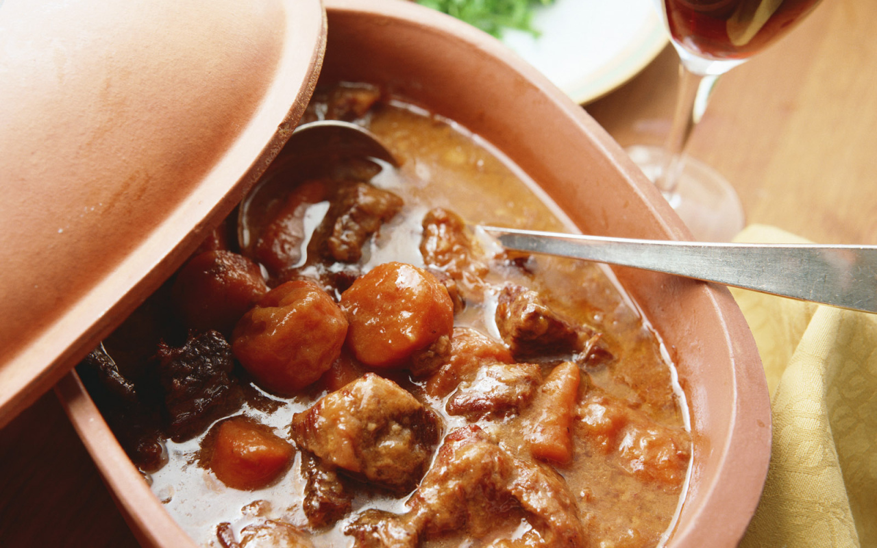 Тушеное мясо с картофелем