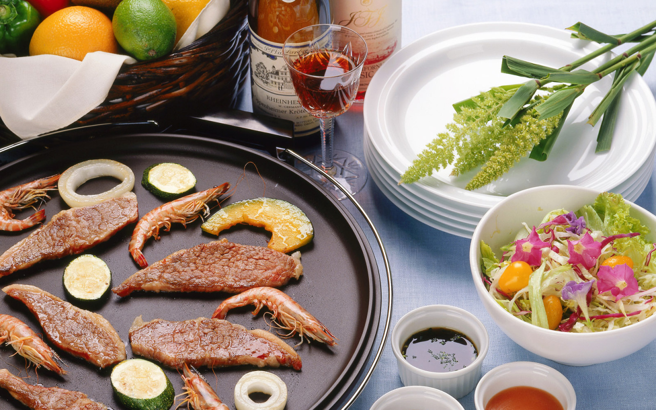 Блюдо с мясом и креветками