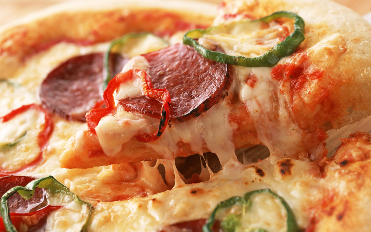 Пицца с зеленым перчиком