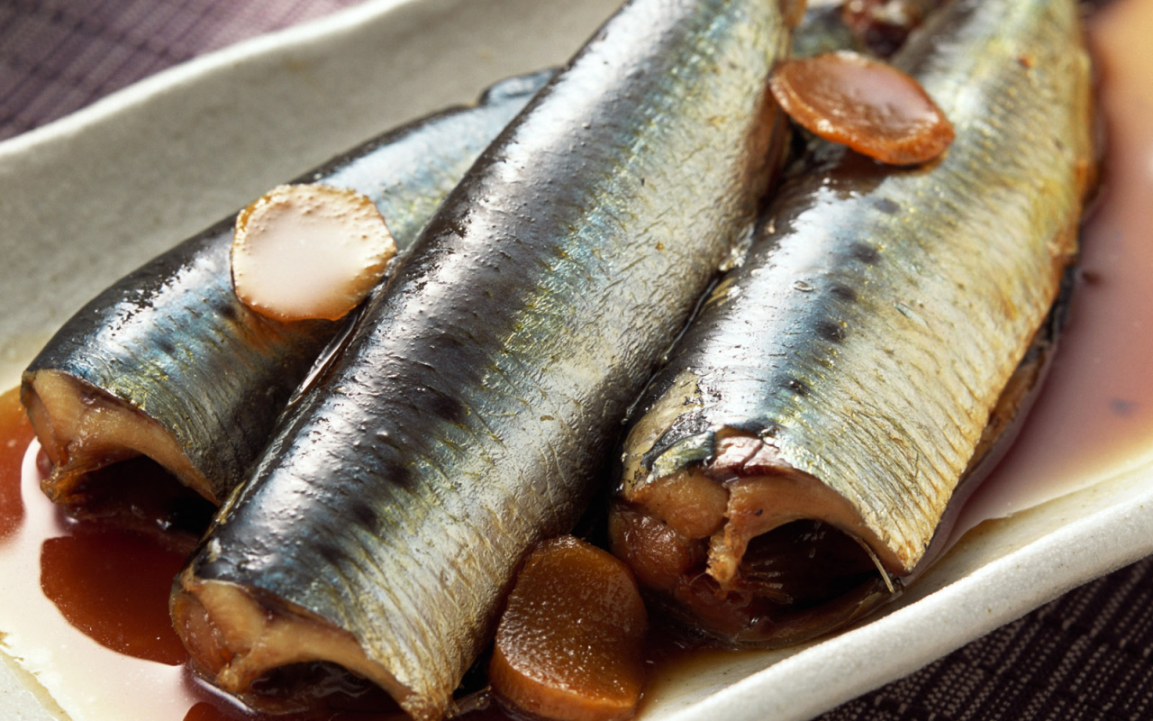 Рыба с кусочками яблока