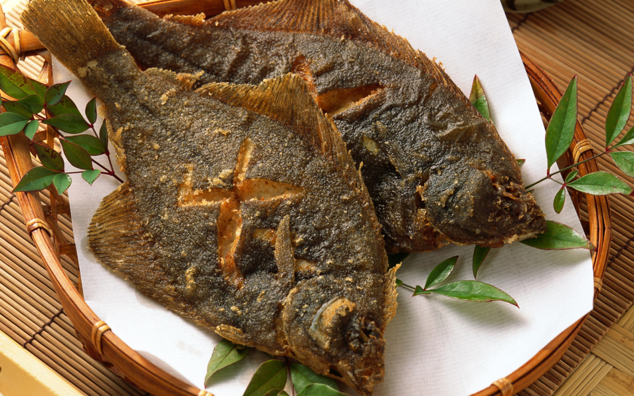 Обжаренная в масле камбала