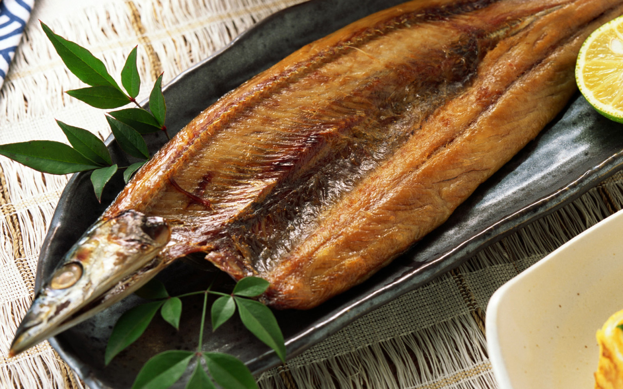 Копченая рыбка на блюде