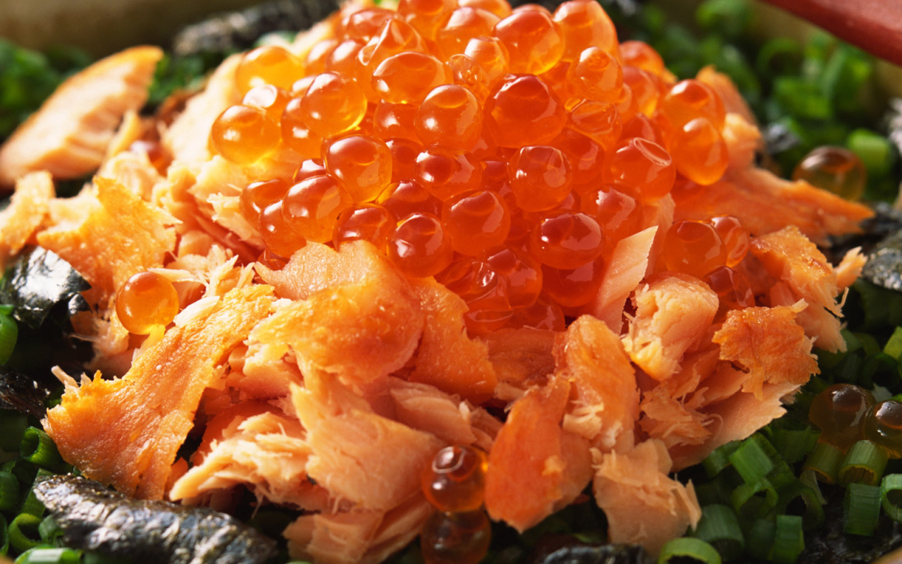 Красная икра с луком