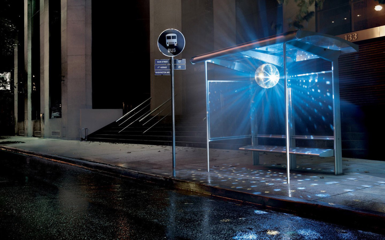 Тусовка на остановке