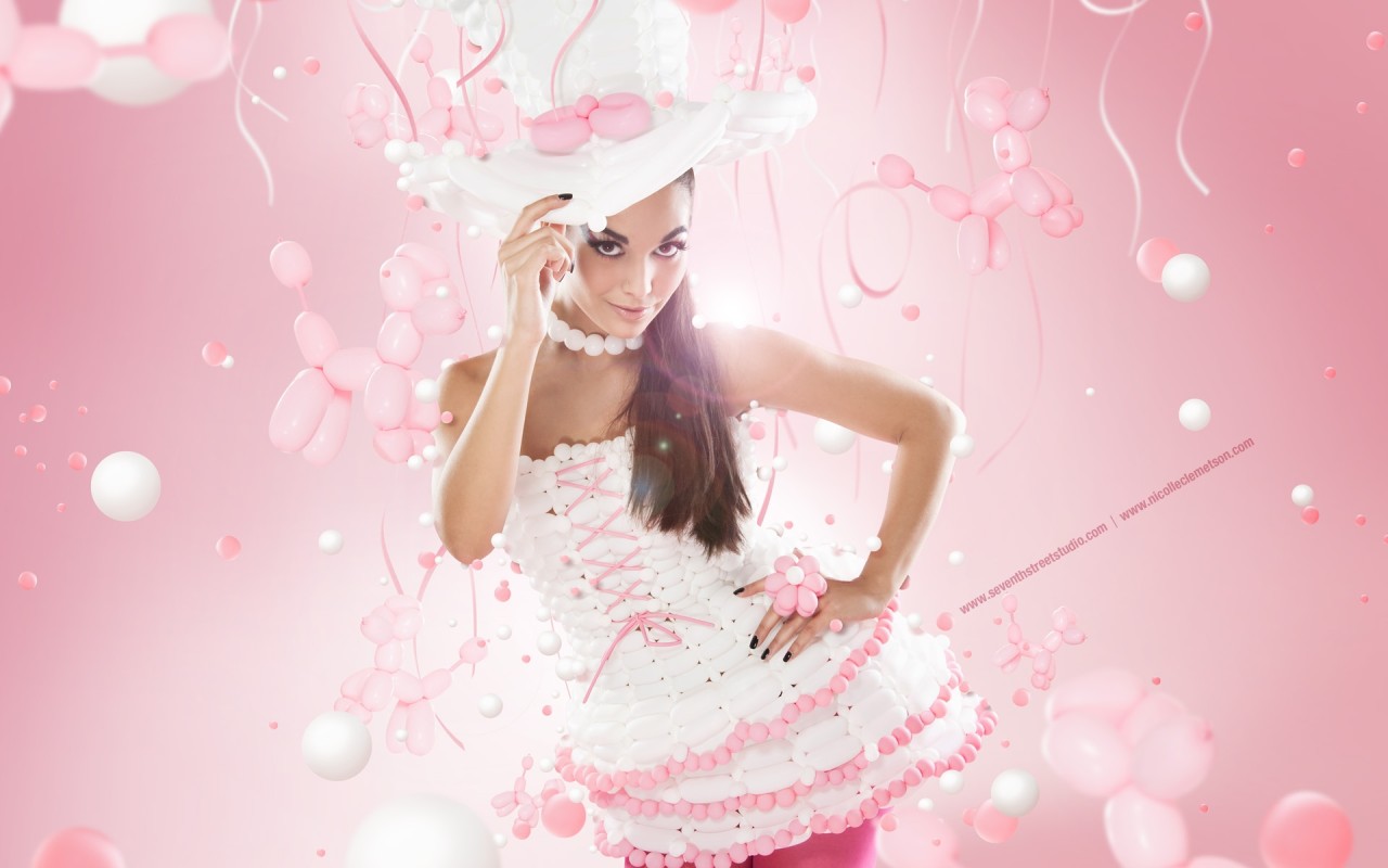 Красивая девушка в розовом