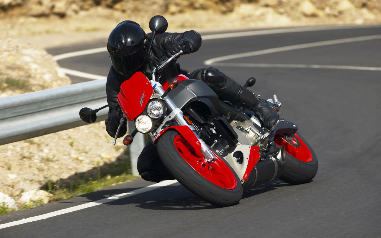 Красный спортивный байк