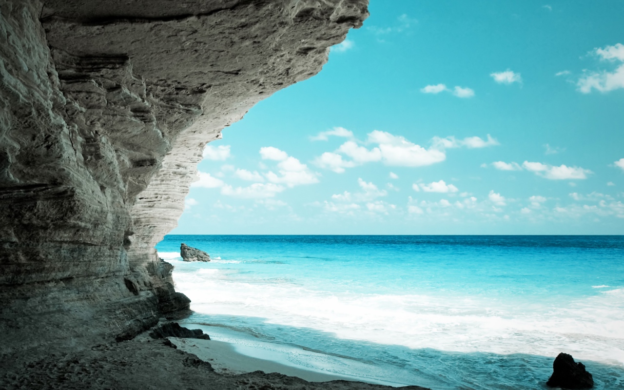 Красивое голубое море