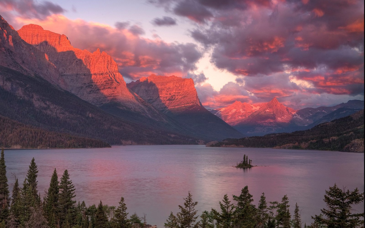 Долина с озером