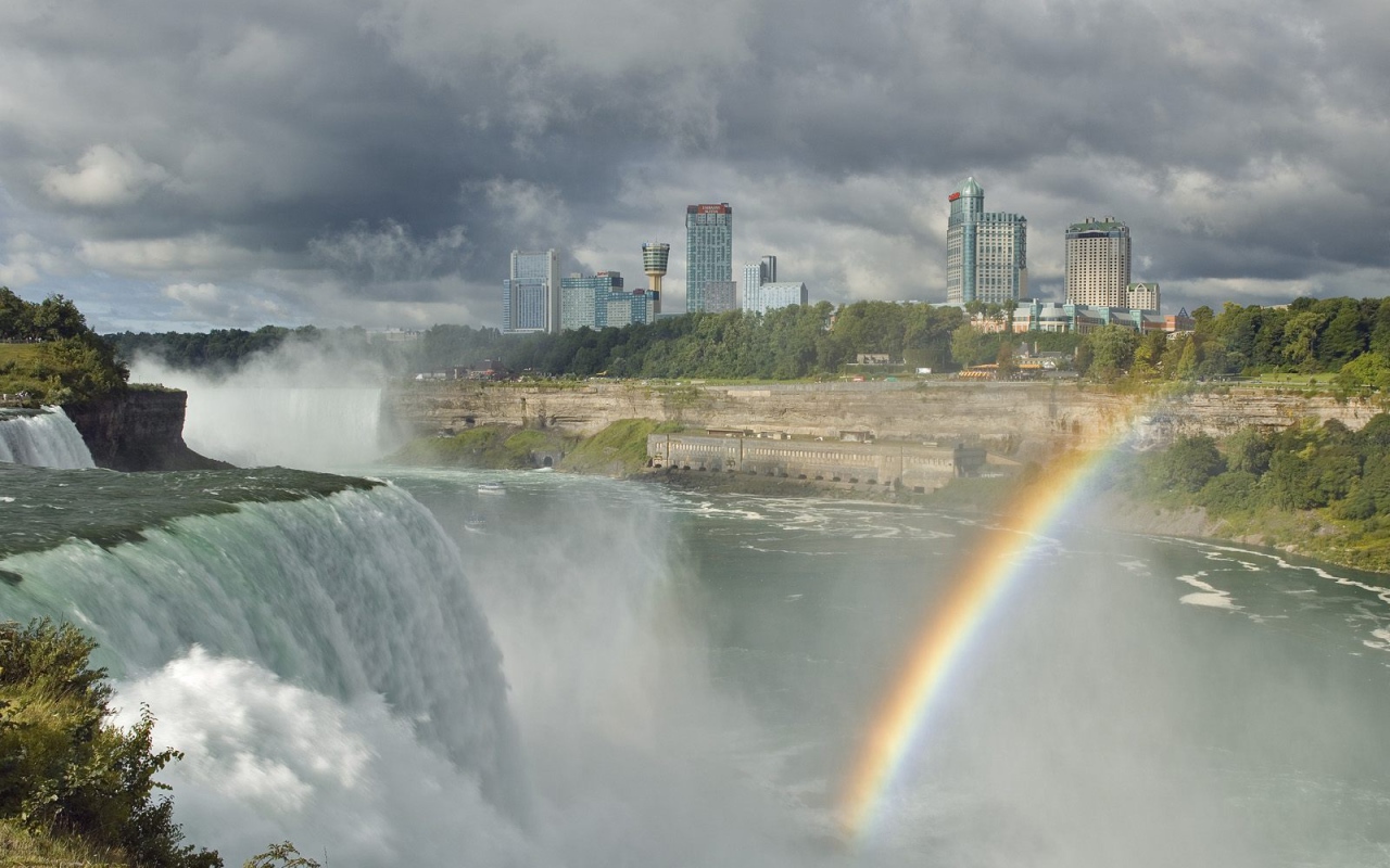 Радуга у водопада
