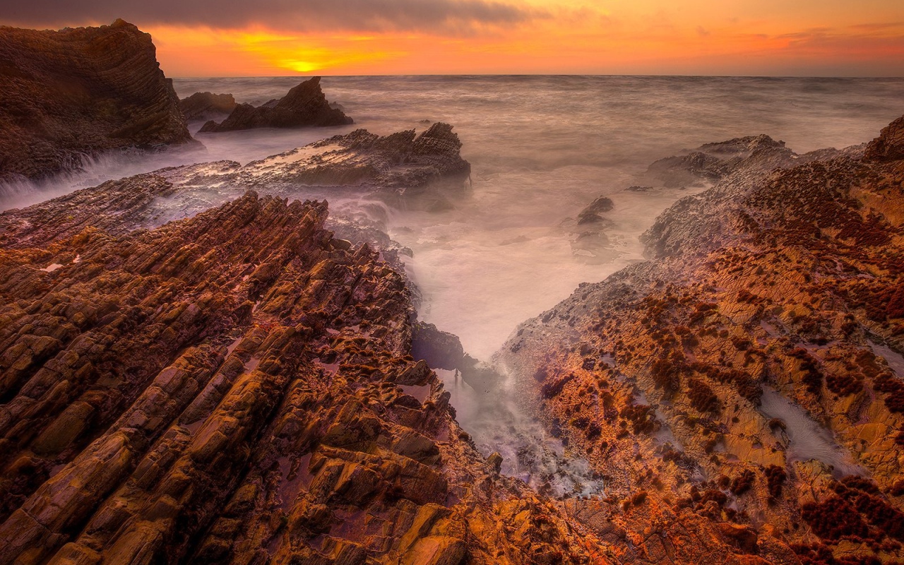 Скалистый берег